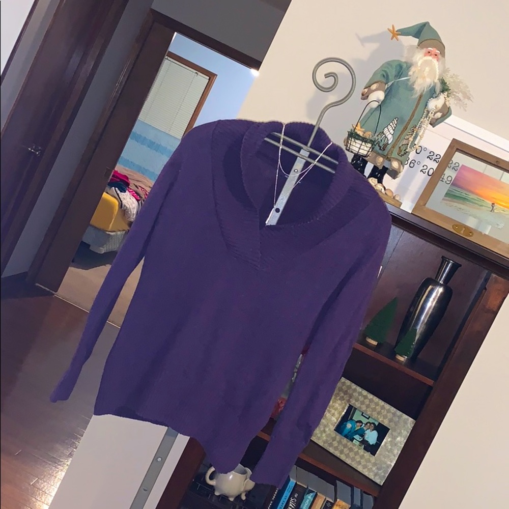 Cozy Gap V-Neck Sweater, Size L.